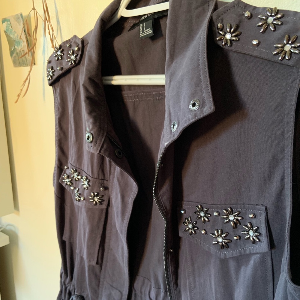 Sleeveless vest